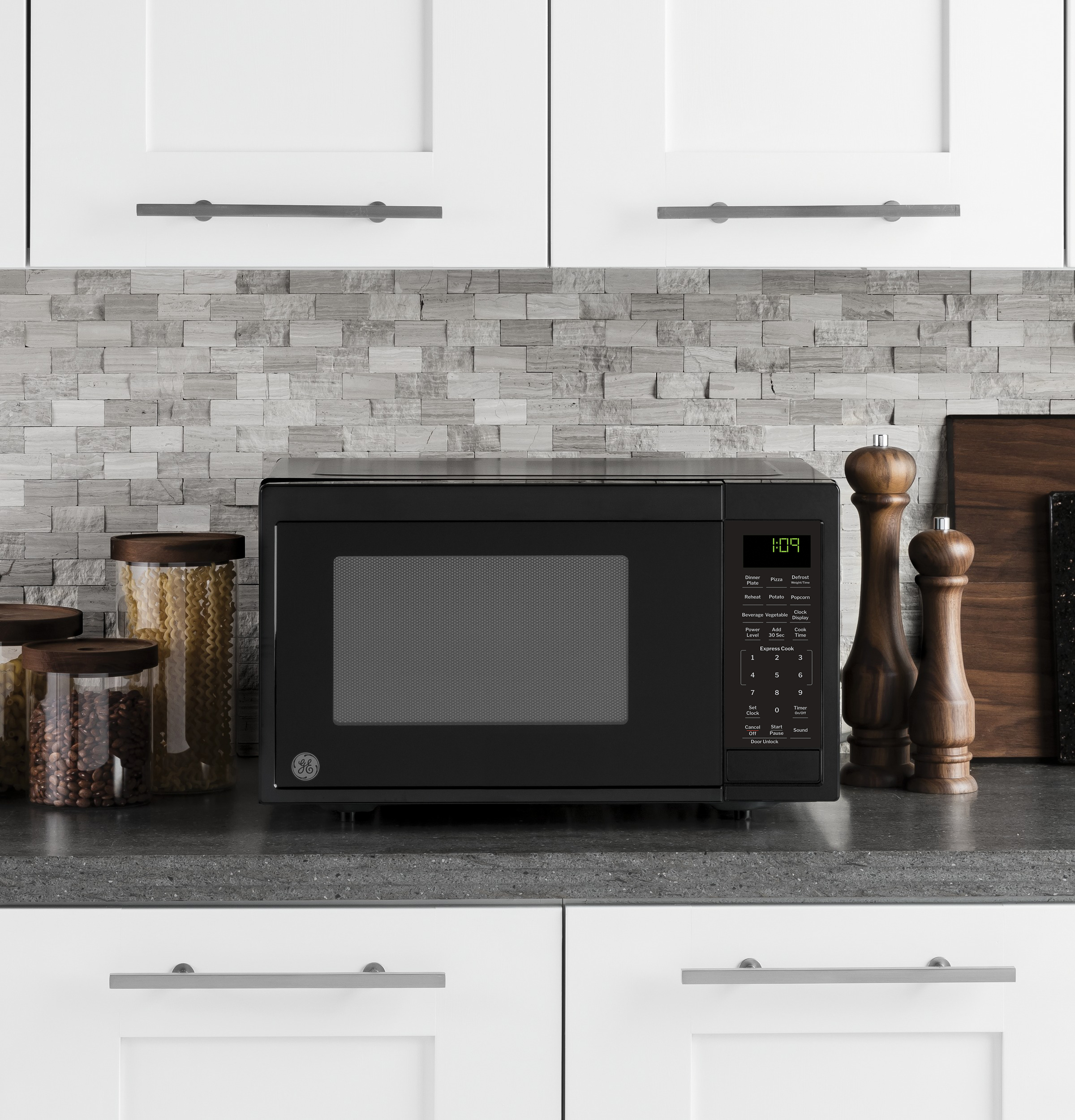 0.9 Cu. Ft. Capacity Countertop Microwave Oven view 7
