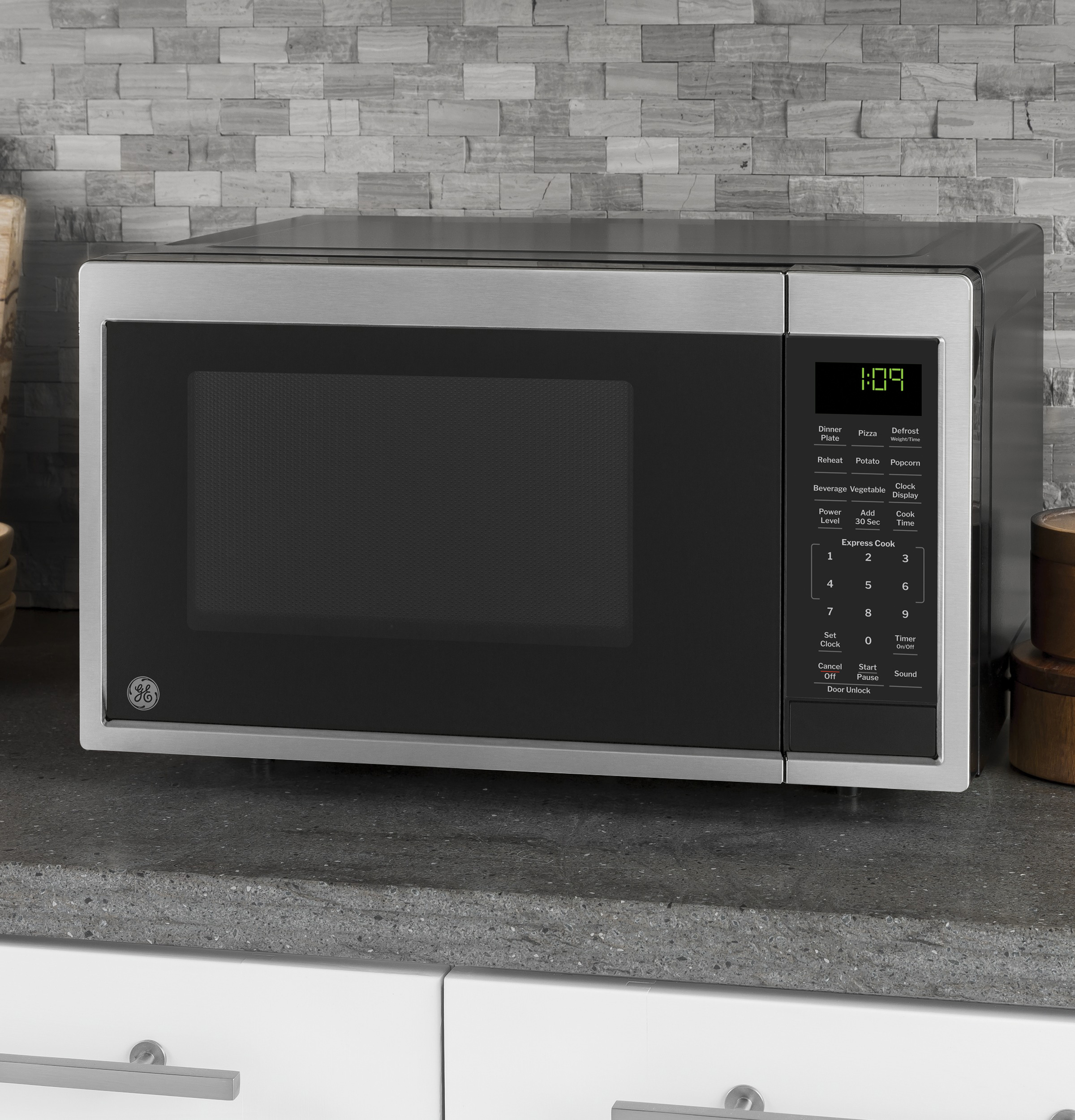 0.9 Cu. Ft. Capacity Countertop Microwave Oven view 6