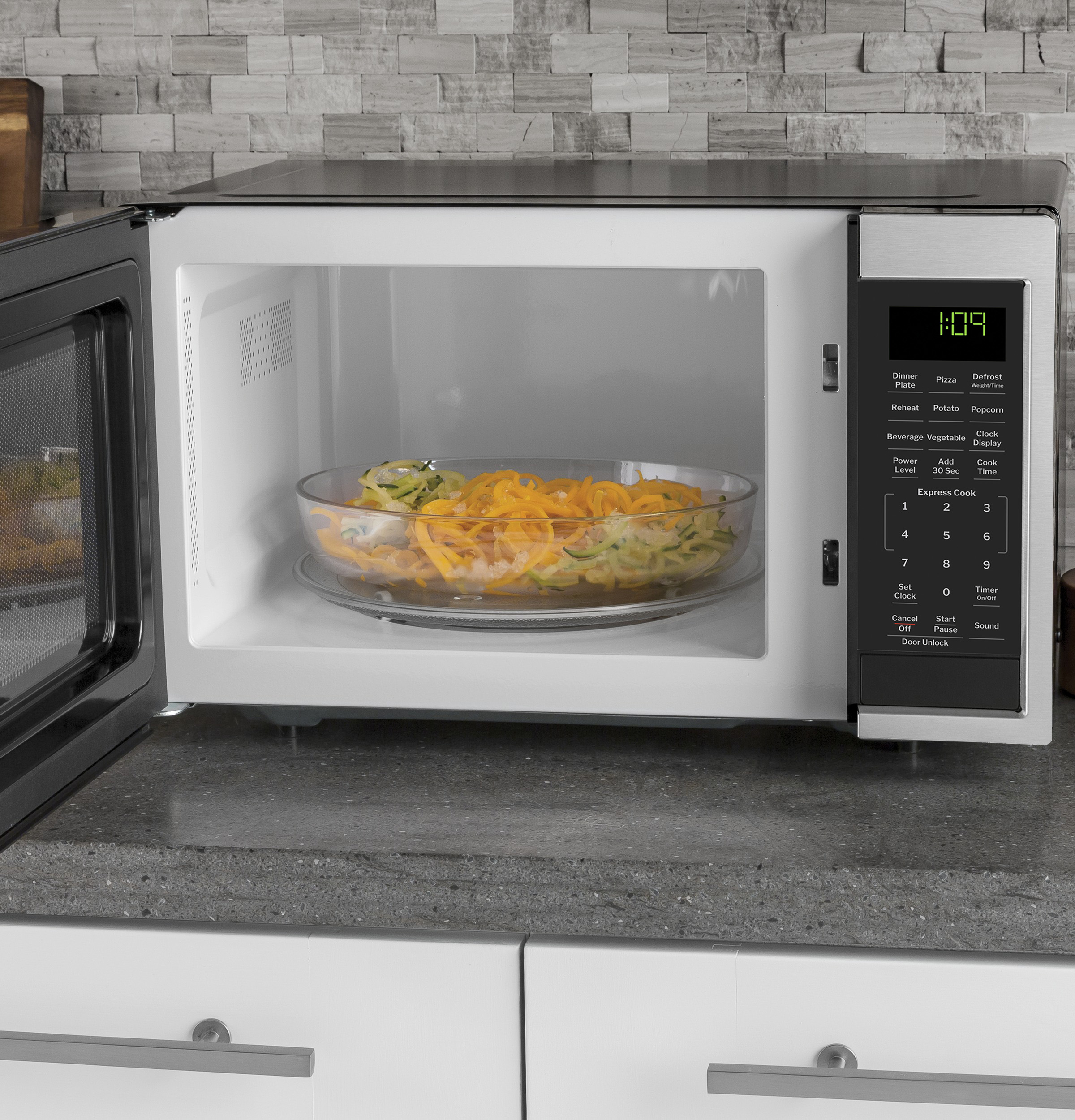 0.9 Cu. Ft. Capacity Countertop Microwave Oven view 7