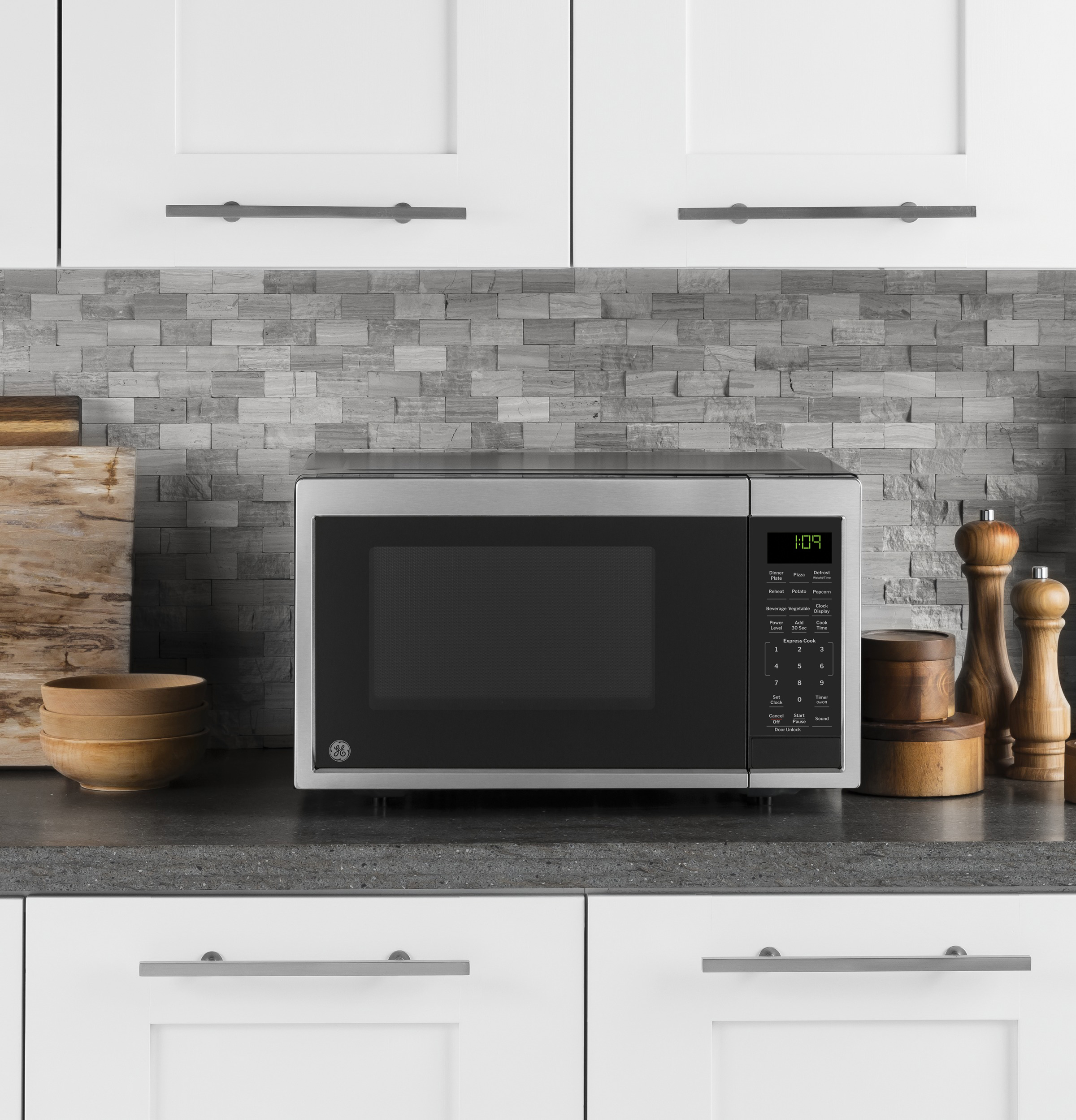 0.9 Cu. Ft. Capacity Countertop Microwave Oven view 8