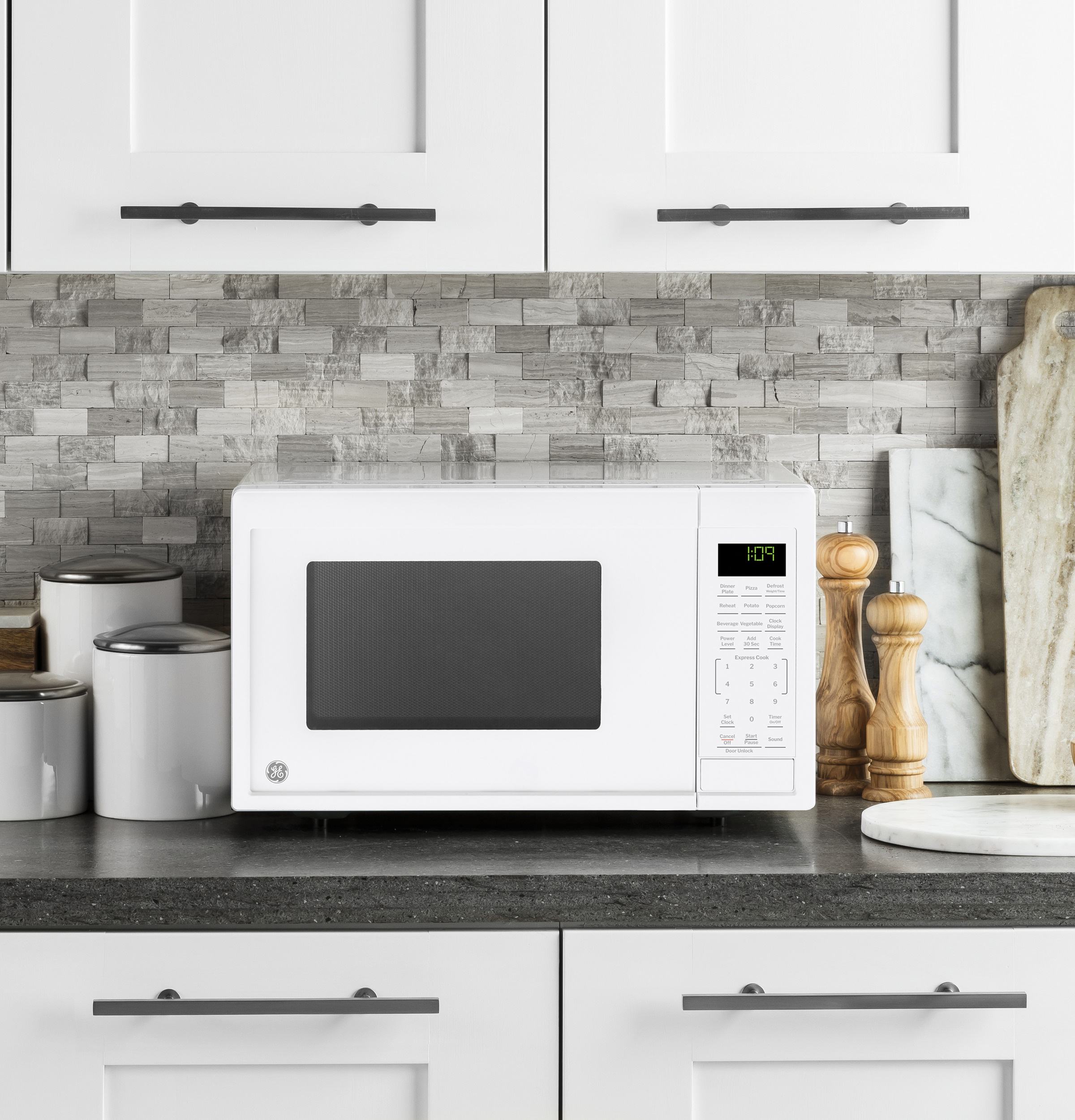 0.9 Cu. Ft. Capacity Countertop Microwave Oven view 6