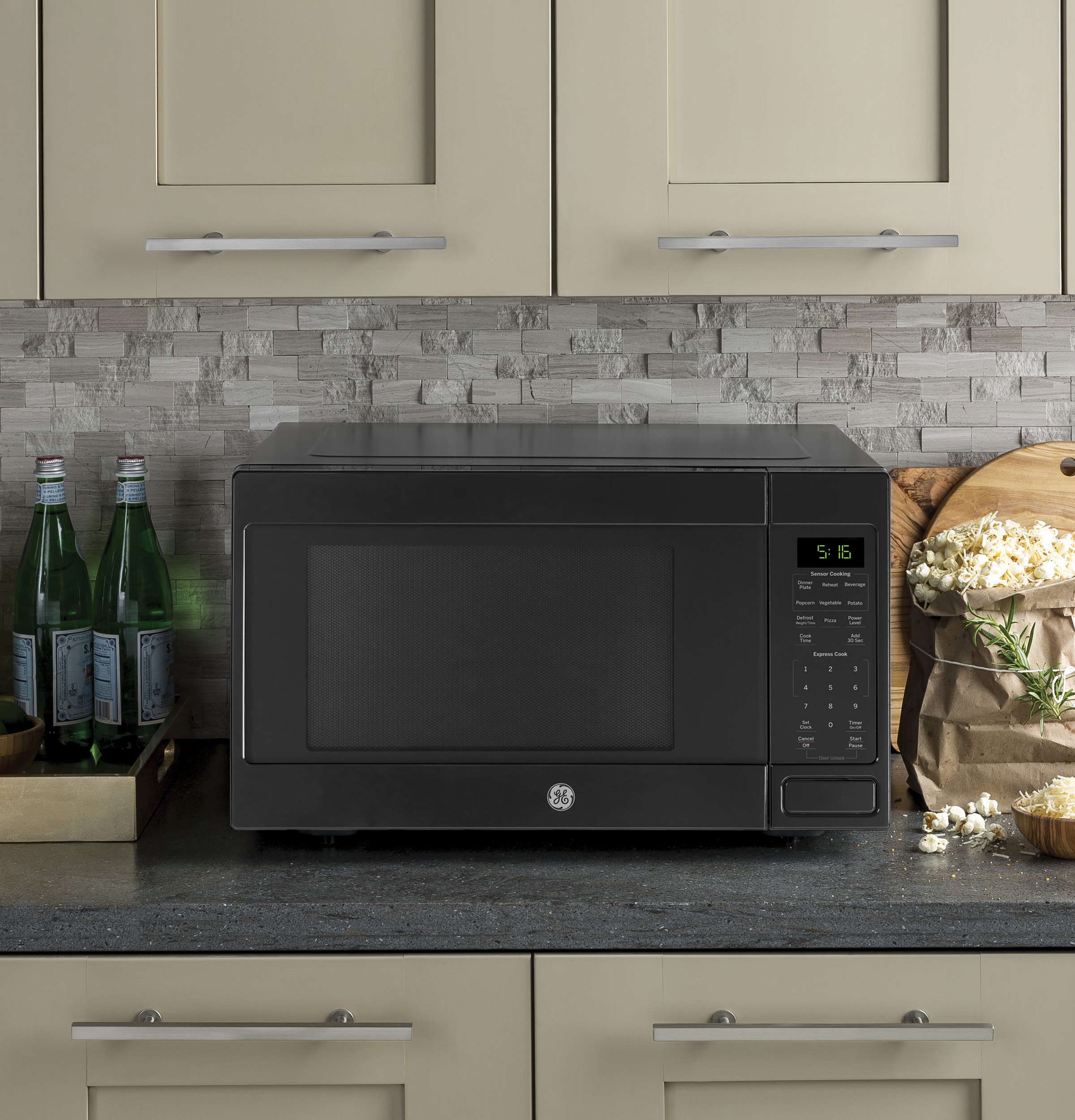 1.6 Cu. Ft. Countertop Microwave Oven view 6
