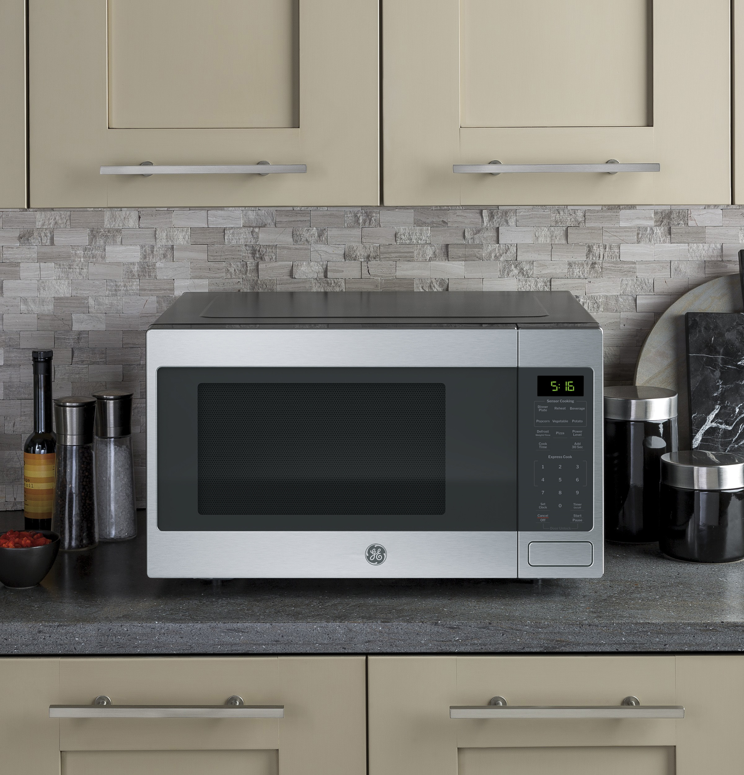 1.6 Cu. Ft. Countertop Microwave Oven view 4