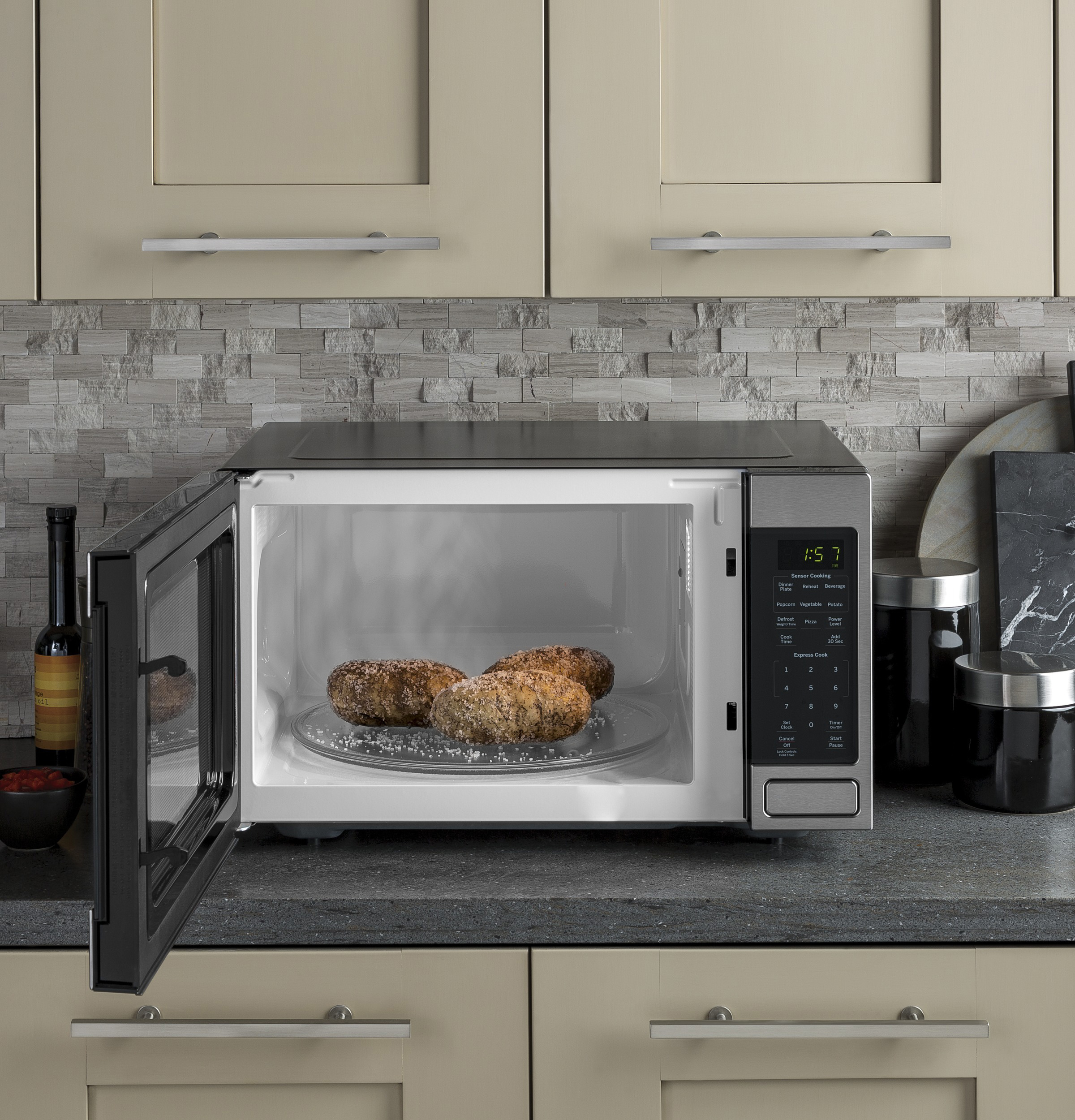 1.6 Cu. Ft. Countertop Microwave Oven view 5