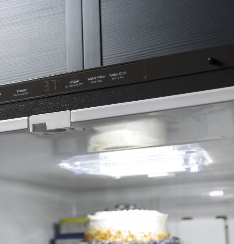 Upfront temperature controls with actual temperature display