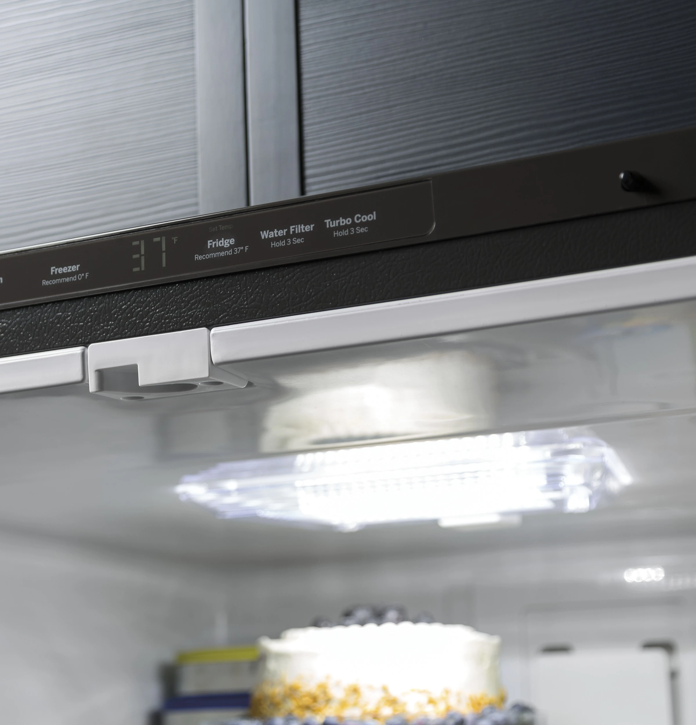 Upfront temperature controls with actual temperature setting display