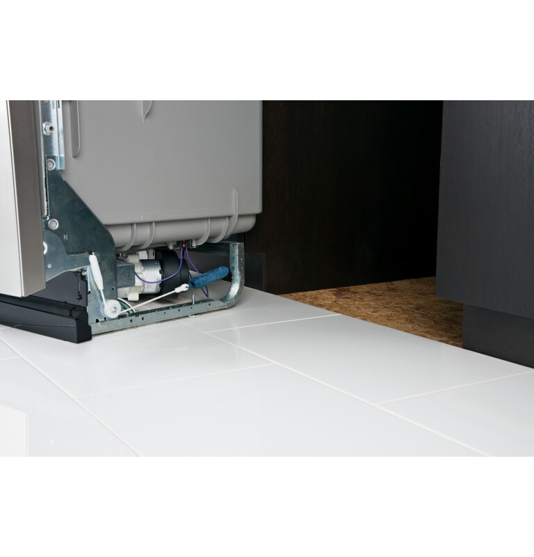 Dishwasher with Front Controls view 18