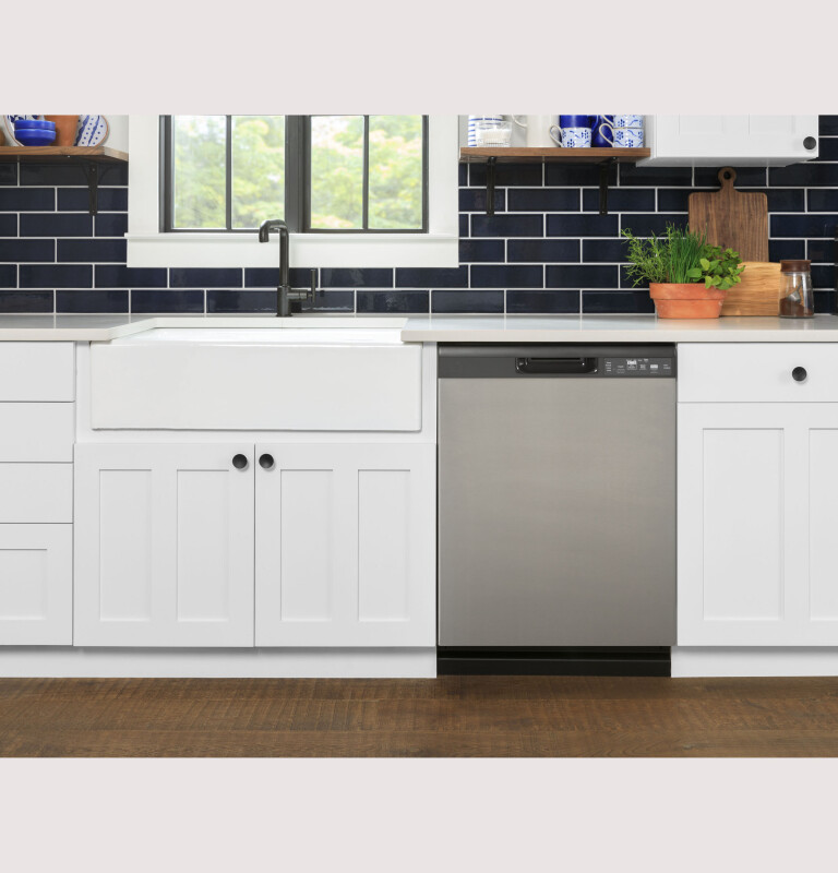Dishwasher with Front Controls view 20