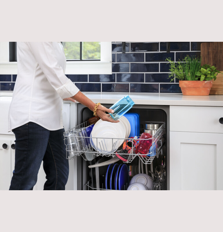 Dishwasher with Front Controls view 18