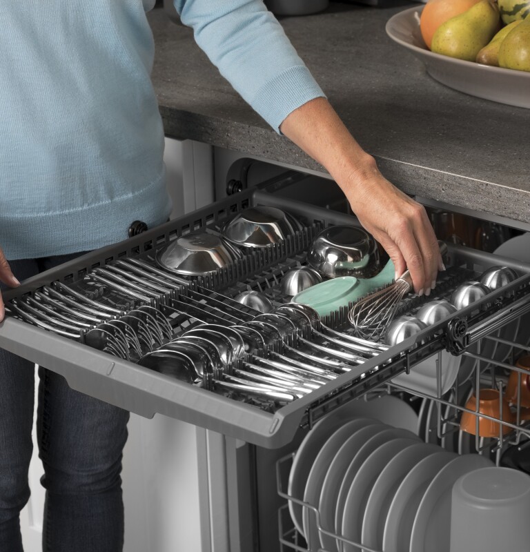 Dishwasher with Front Controls GDF630PFMDS