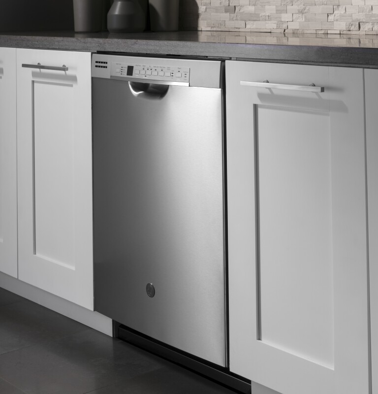 Front Control with Plastic Interior Dishwasher with Sanitize Cycle & Dry Boost GDF630PGMBB