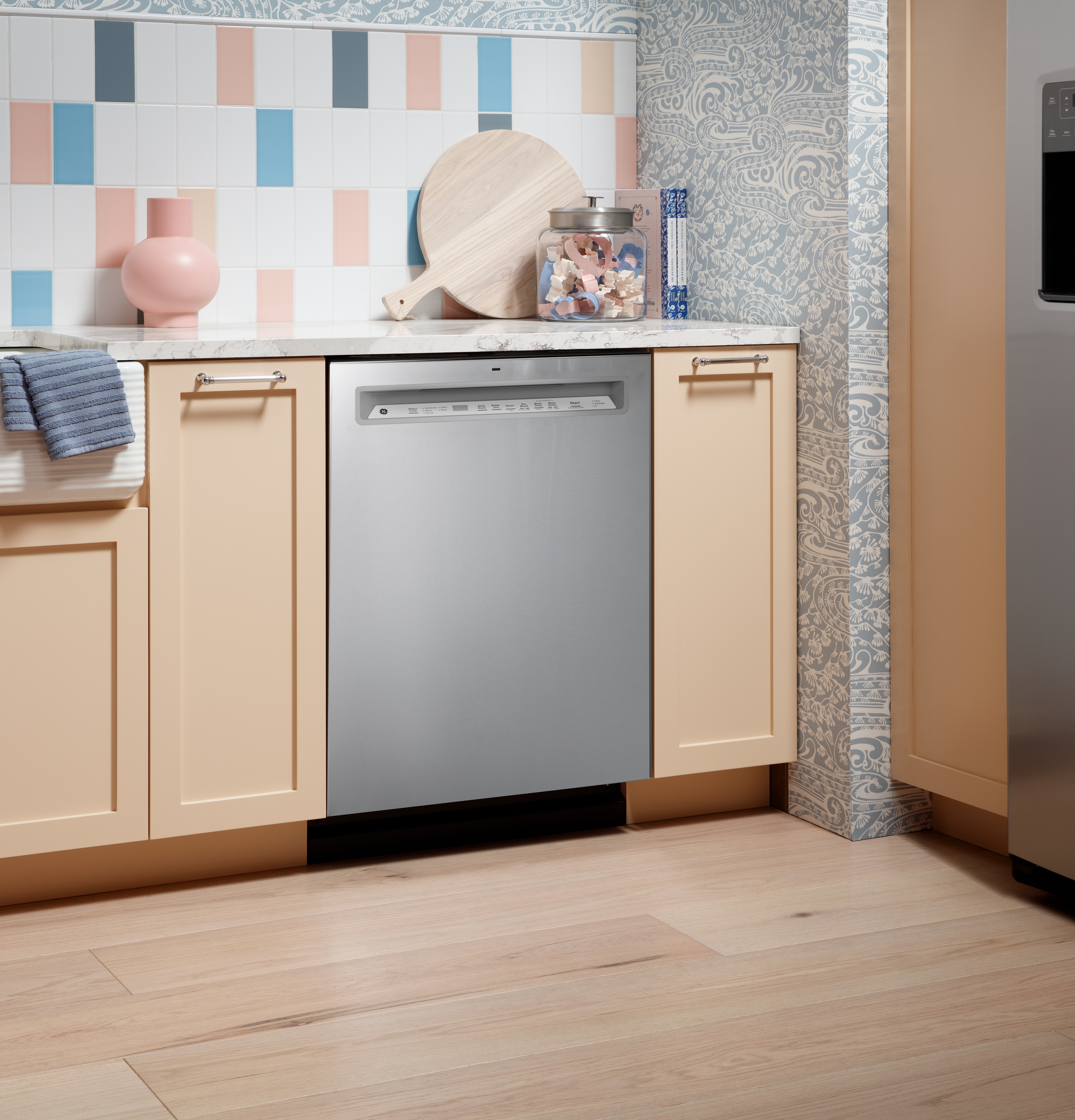 Front Control with Stainless Steel Interior Dishwasher with Sanitize Cycle view 24