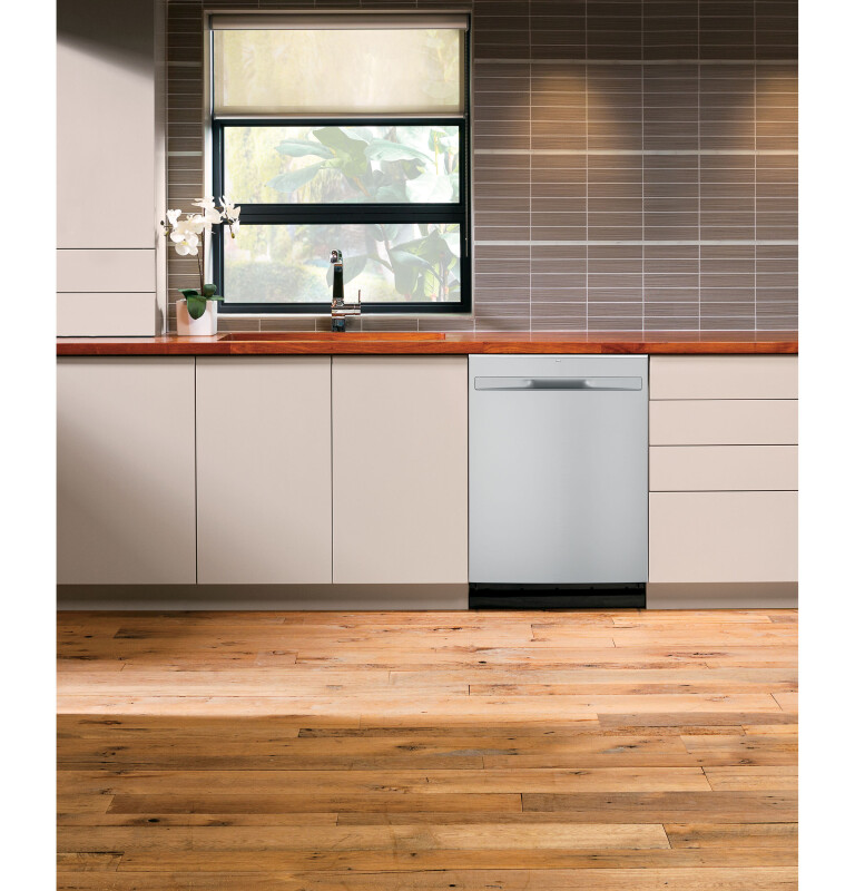 Hybrid Stainless Steel Interior Fingerprint Resistant Dishwasher with Hidden Controls GDP615HYNFS