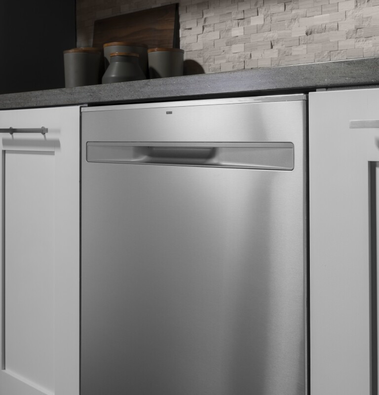 Hybrid Stainless Steel Interior Fingerprint Resistant Dishwasher with Hidden Controls GDP615HYNFS