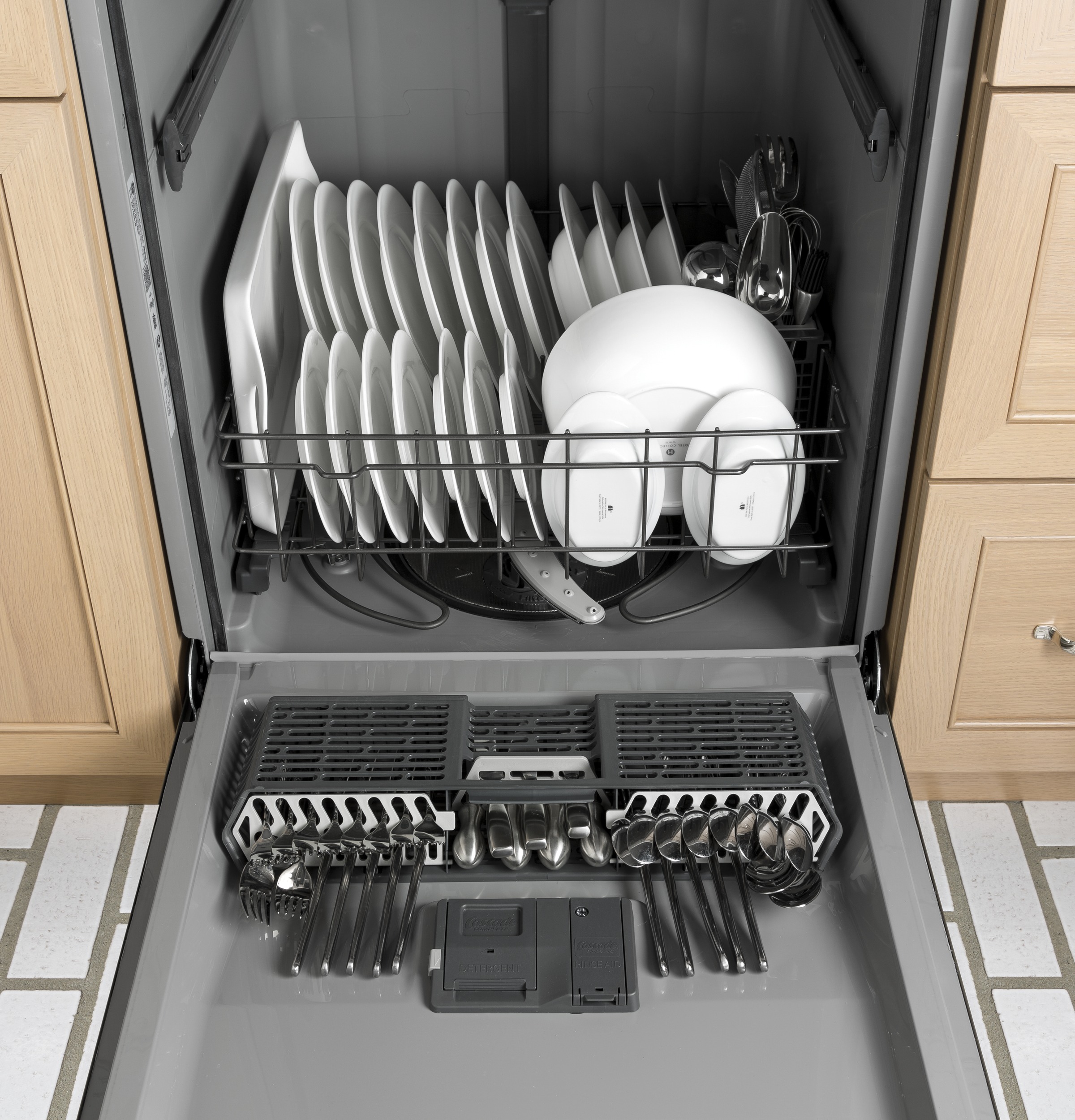 Dishwasher with Hidden Controls GDT545PSJSS