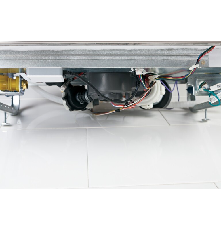 Hybrid Stainless Steel Interior Dishwasher with Hidden Controls GDT550HSDSS