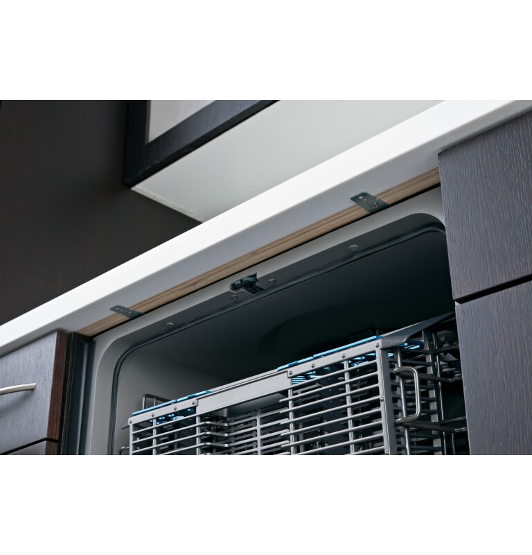 Hybrid Stainless Steel Interior Dishwasher with Hidden Controls GDT550HSDSS