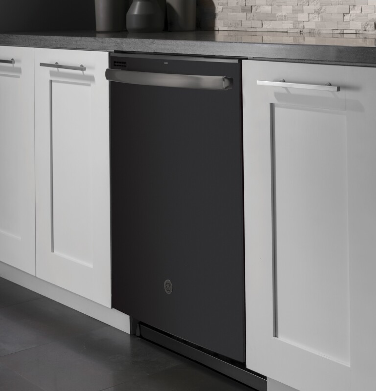 Top Control with Plastic Interior Dishwasher with Sanitize Cycle & Dry Boost GDT605PFMDS