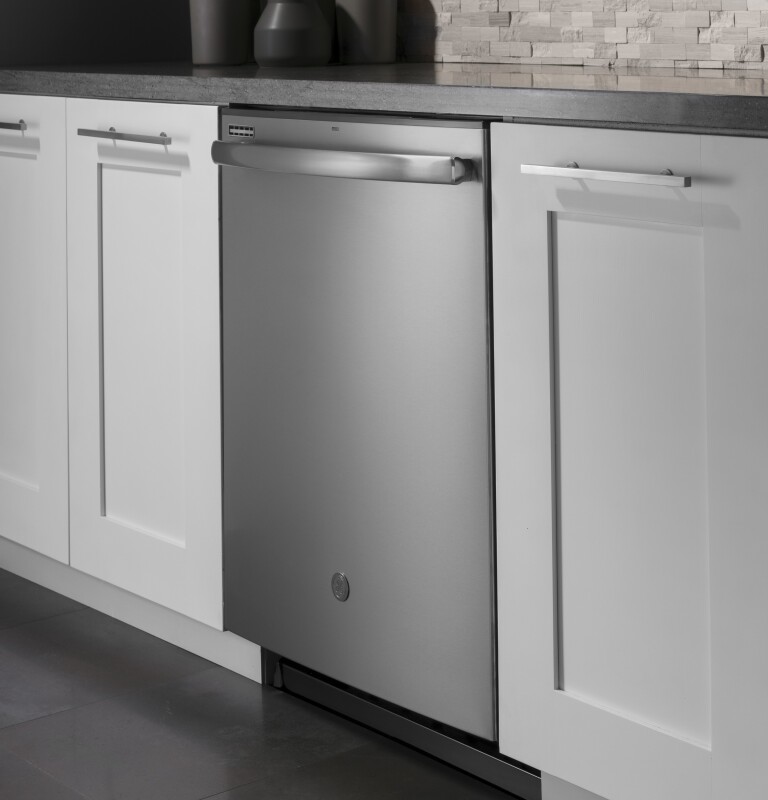 Top Control with Plastic Interior Dishwasher with Sanitize Cycle & Dry Boost GDT630PSMSS