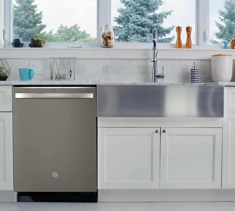 Top Control with Stainless Steel Interior Dishwasher with Sanitize Cycle & Dry Boost with Fan Assist GDT645SMNES