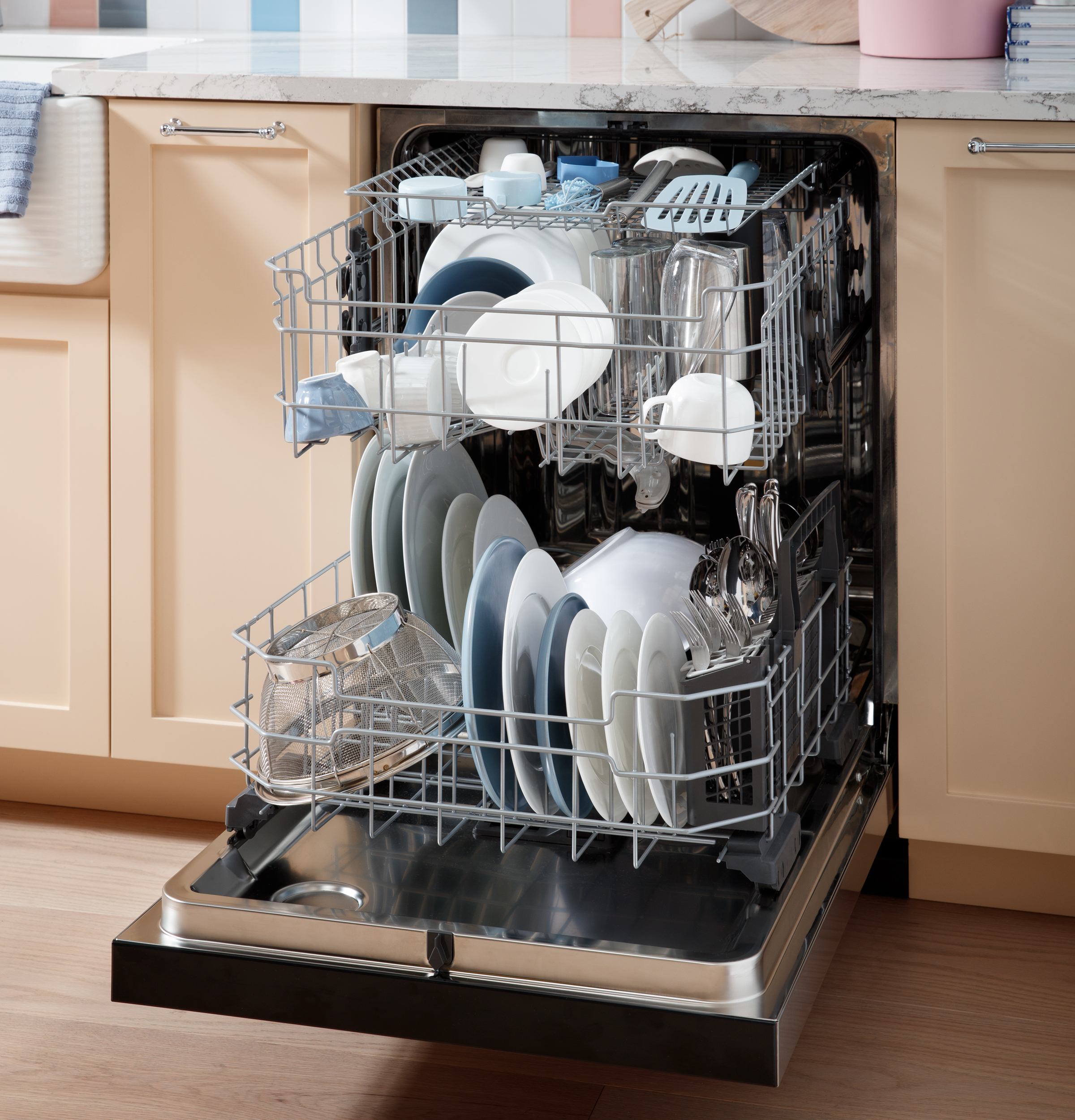 Fingerprint Resistant Top Control with Stainless Steel Interior Dishwasher with Sanitize Cycle view 17