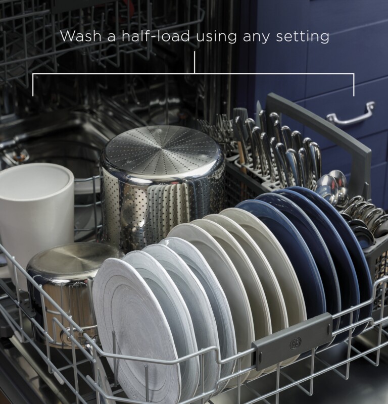 Top Control with Stainless Steel Interior Dishwasher with Sanitize Cycle & Dry Boost with Fan Assist GDT665SGNWW