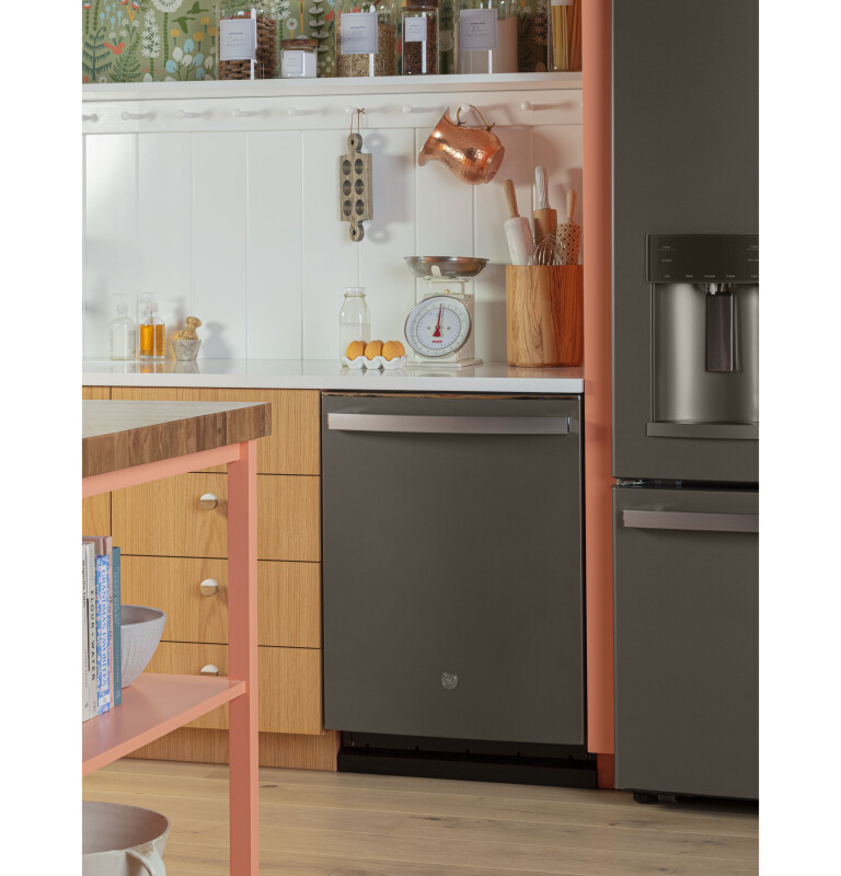 Top Control with Stainless Steel Interior Dishwasher with Sanitize Cycle & Dry Boost with Fan Assist GDT665SMNES