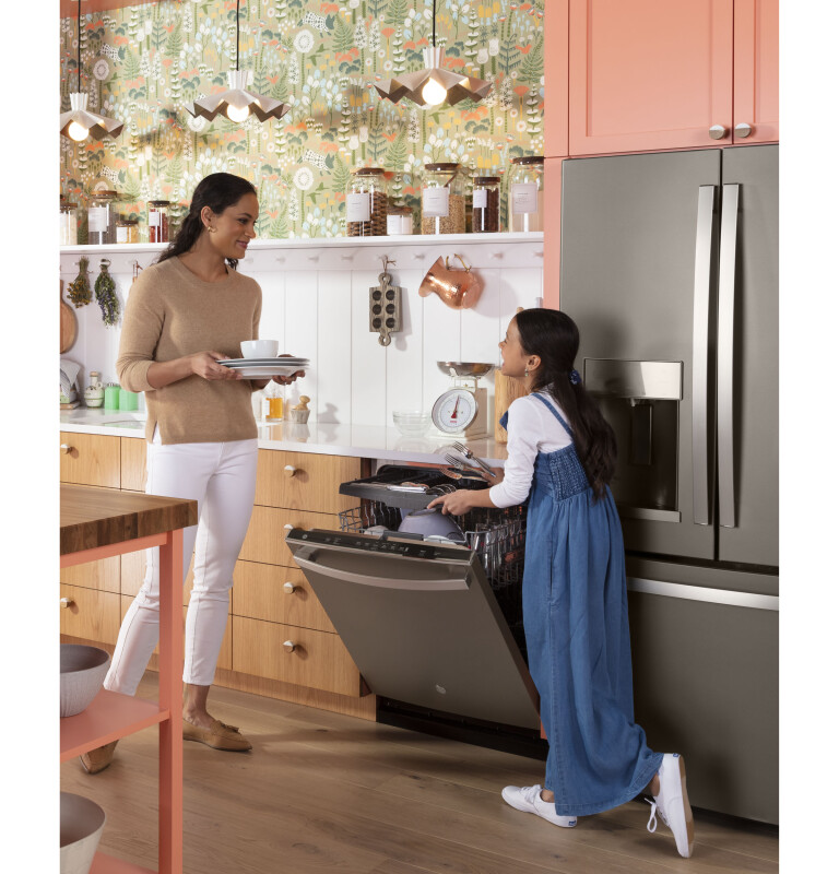 Top Control with Stainless Steel Interior Dishwasher with Sanitize Cycle & Dry Boost with Fan Assist GDT665SMNES