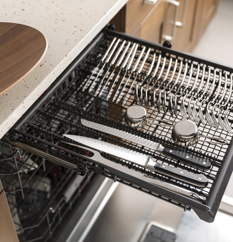 Stainless Steel Interior Dishwasher with Hidden Controls GDT695SSJSS