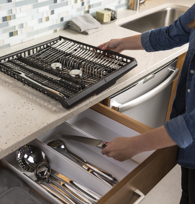 Stainless Steel Interior Dishwasher with Hidden Controls GDT695SSJSS