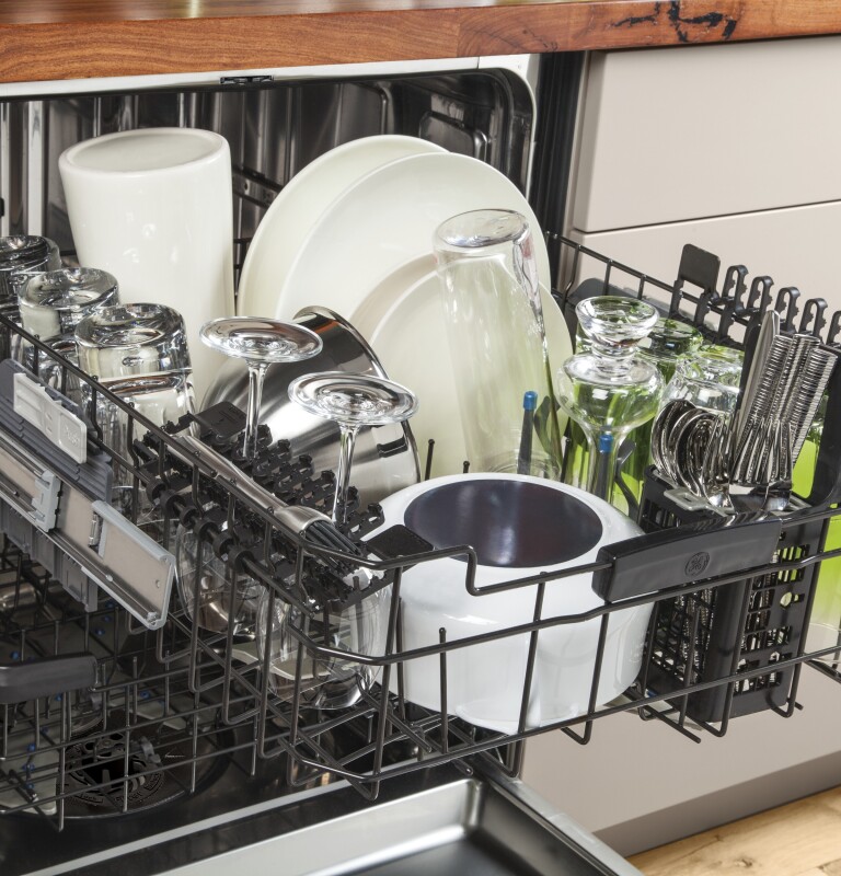 Stainless Steel Interior Dishwasher with Hidden Controls GDT720SSFSS