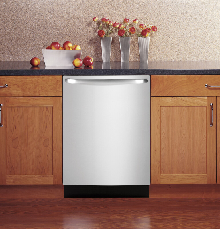 Built-In Dishwasher with Hidden Controls GDWT260RSS