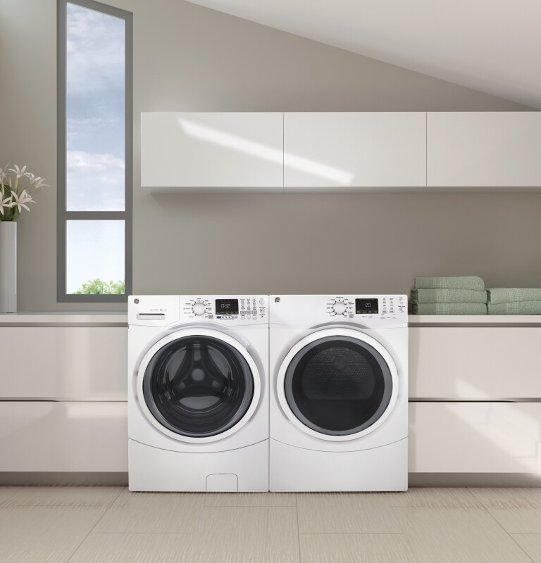 7.5 cu. ft. Capacity Front Load Gas Dryer with Steam GFD45GSSMWW