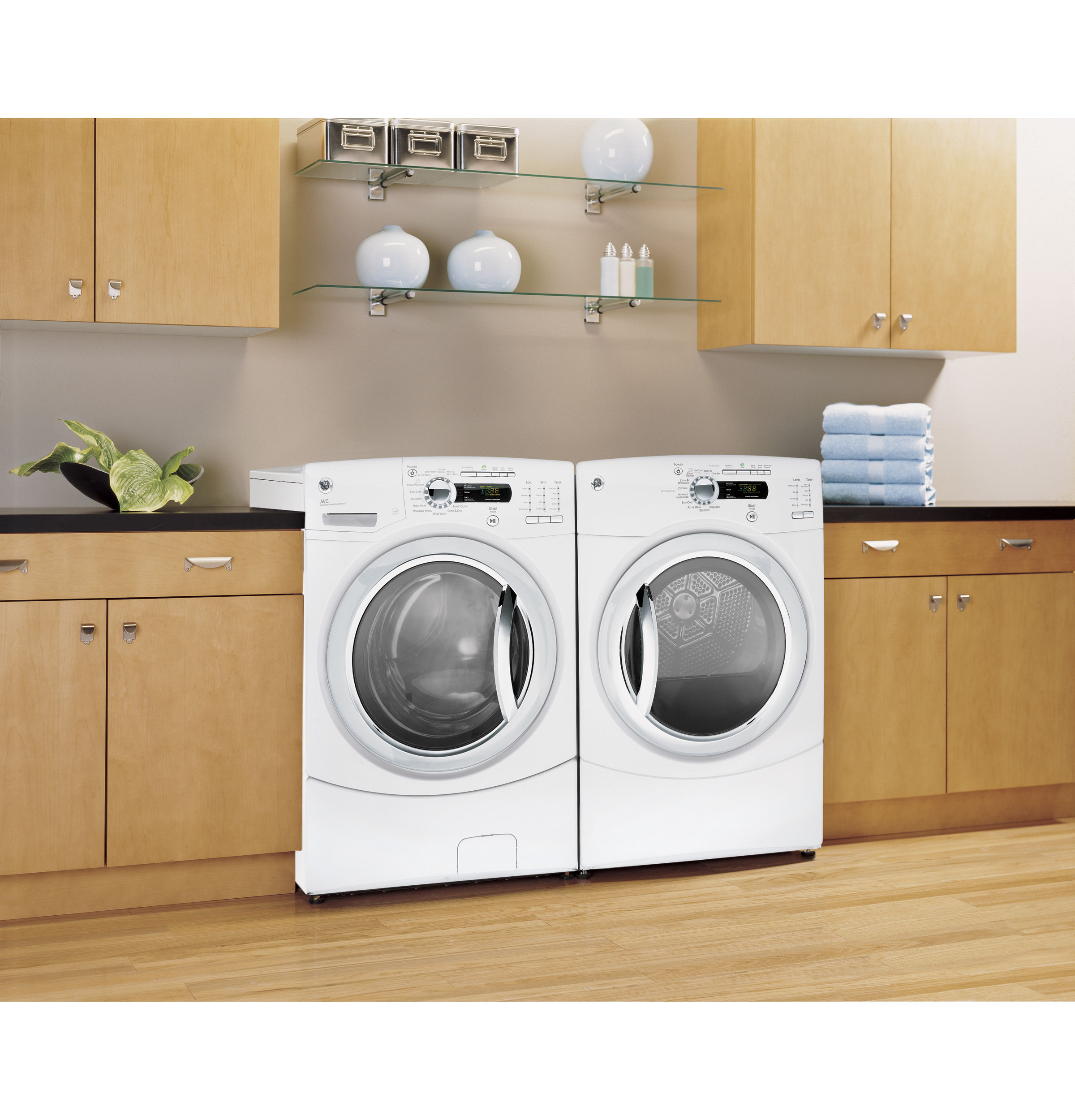 7.5 cu. ft. stainless steel capacity frontload dryer with Steam GFDS350ELWW, product image 3 of 8