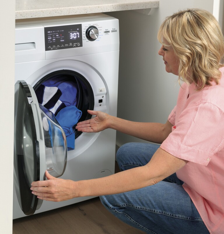 24" 2.4 cu. ft.Capacity Front Load Washer/Condenser Dryer Combo view 9