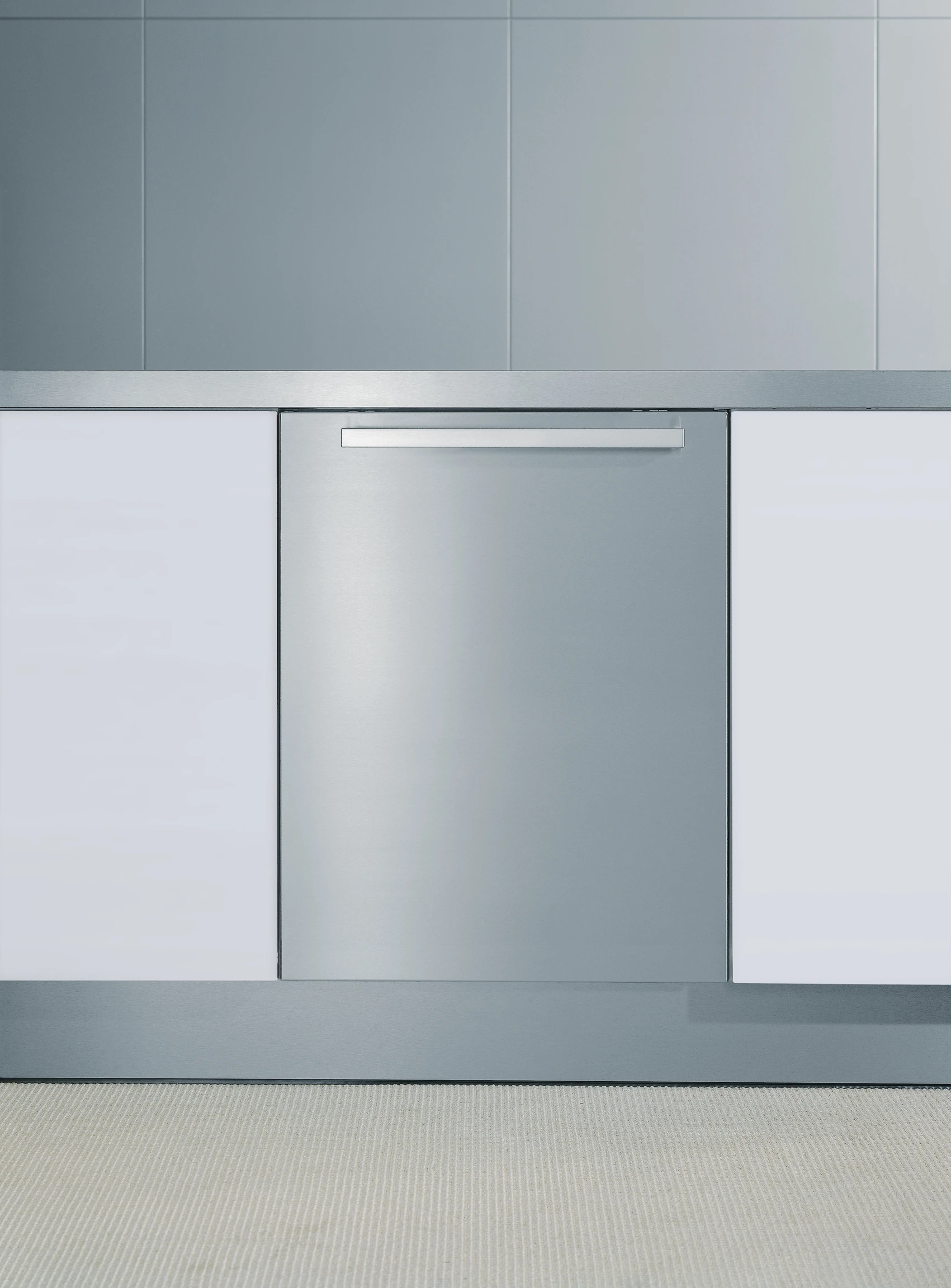Int. front panel: W x H, 24 x 30 in Clean Touch Steel™ with handle in Classic Design for integrated dishwashers. GFVI609771