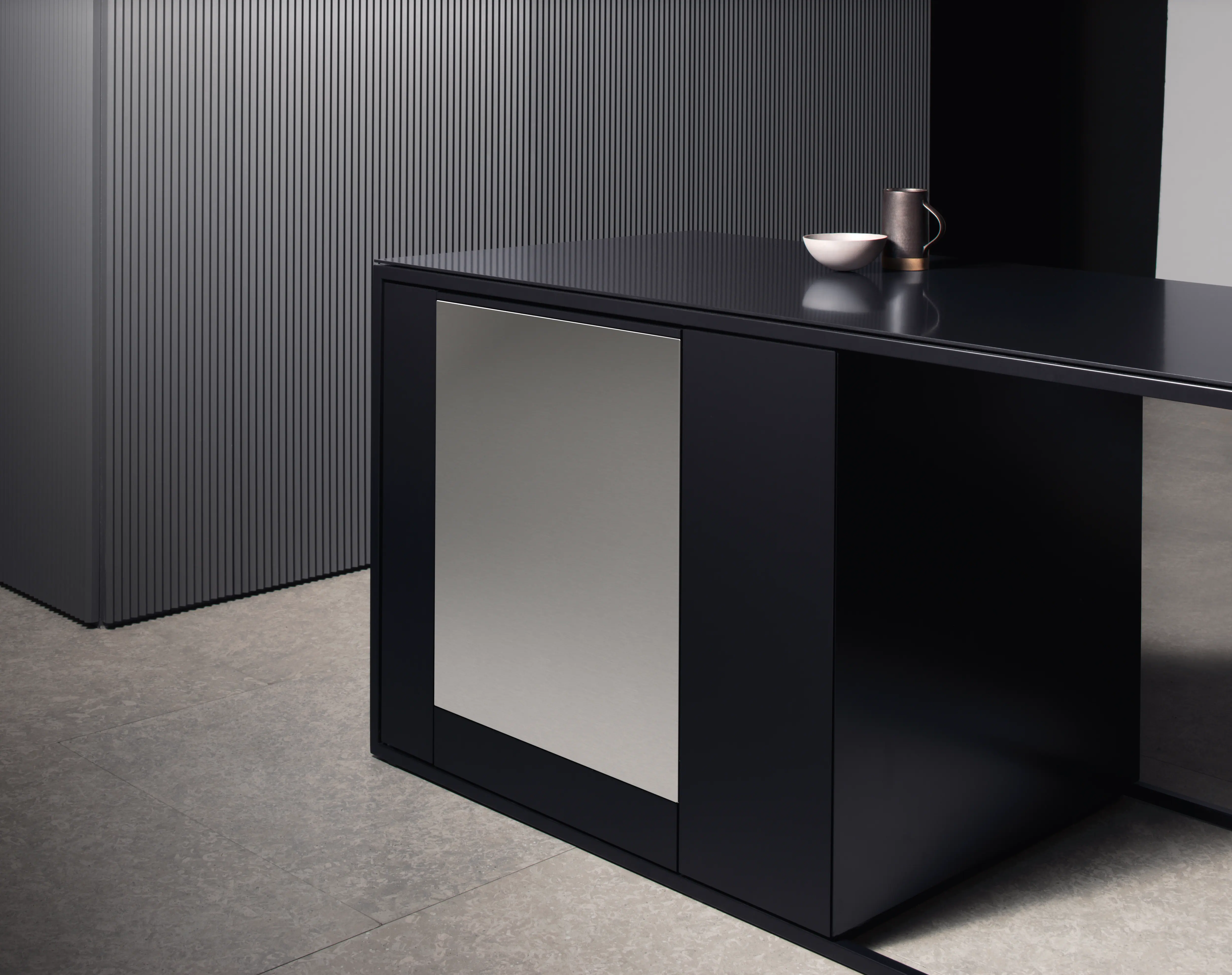 Int. front panel: W x H, 24 x 28 in Clean Touch Steel w/o handle & bore holes for fully integrated dishwashers GFVI70172