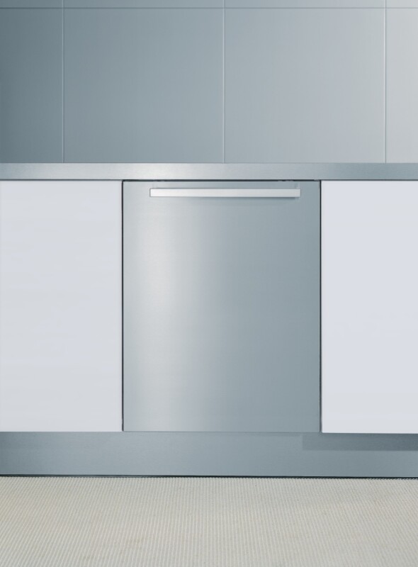 Int. front panel: W x H, 24 x 30 in Clean Touch Steel™ with handle in Classic Design for integrated dishwashers. GFVI609771