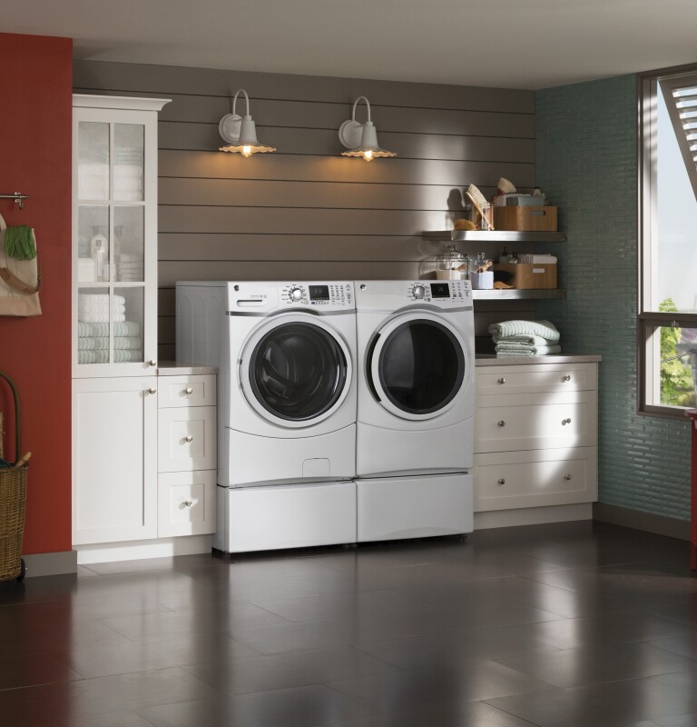 4.5 DOE Cu. Ft. Capacity Frontload Washer with steam GFW450SSKWW