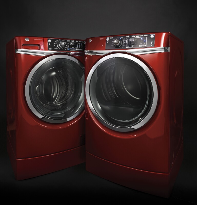 4.9 DOE cu. ft. Capacity RightHeight Front Load Washer with Steam GFW490RPKRR