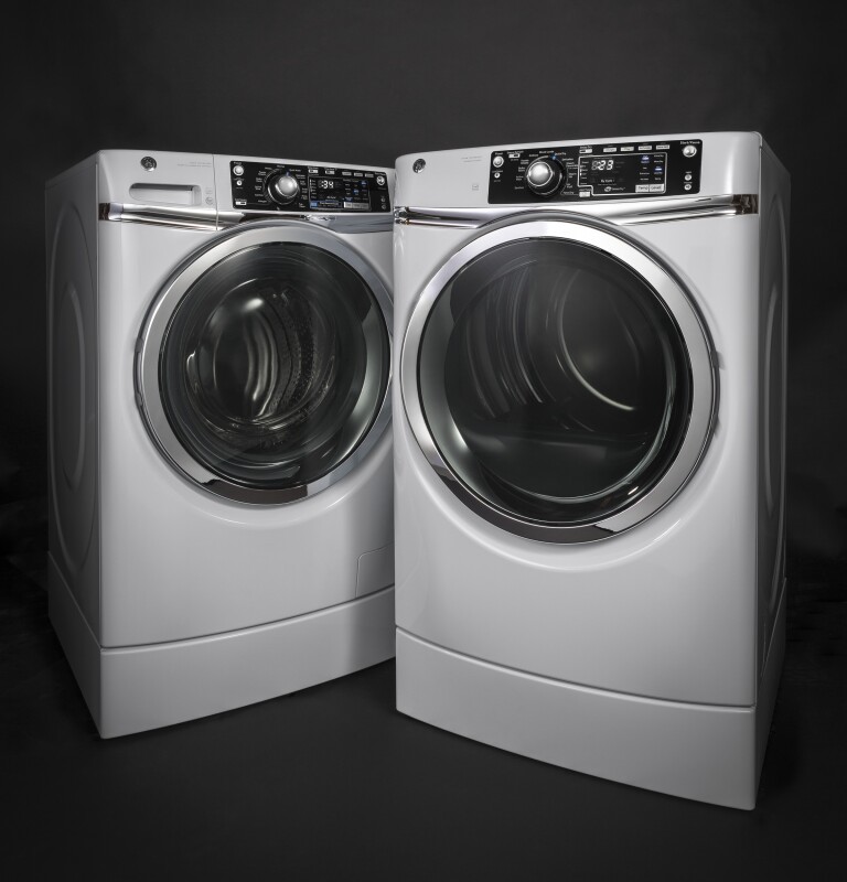4.9 DOE cu. ft. Capacity RightHeight Front Load Washer with Steam GFW490RSKWW