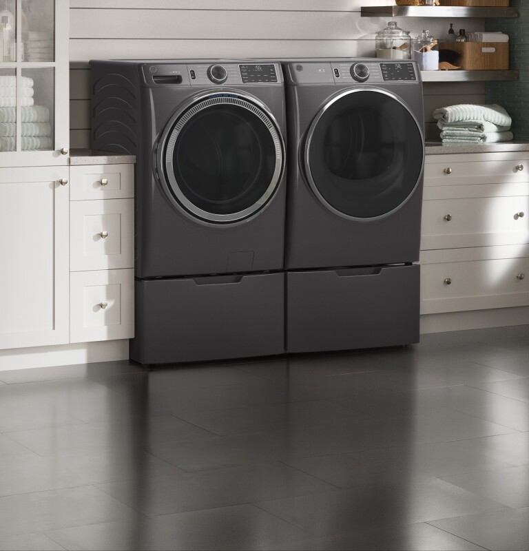 4.8 cu. ft. Capacity Smart Front Load Washer with UltraFresh Vent System with OdorBlock and Sanitize w/Oxi GFW550SPNDG