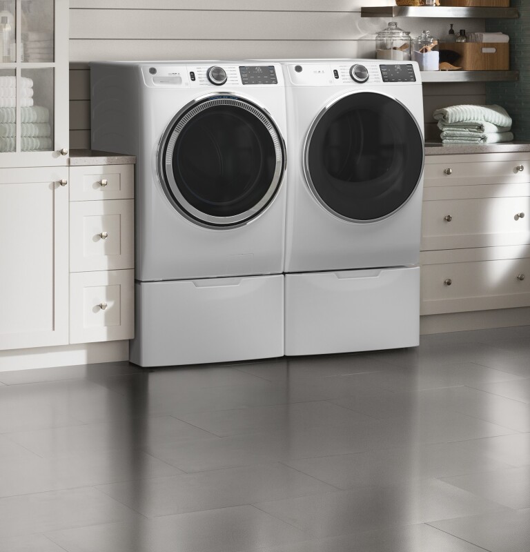 4.8 cu. ft. Capacity Smart Front Load Steam Washer with SmartDispense UltraFresh Vent System with OdorBlock and Steam GFW650SSNWW