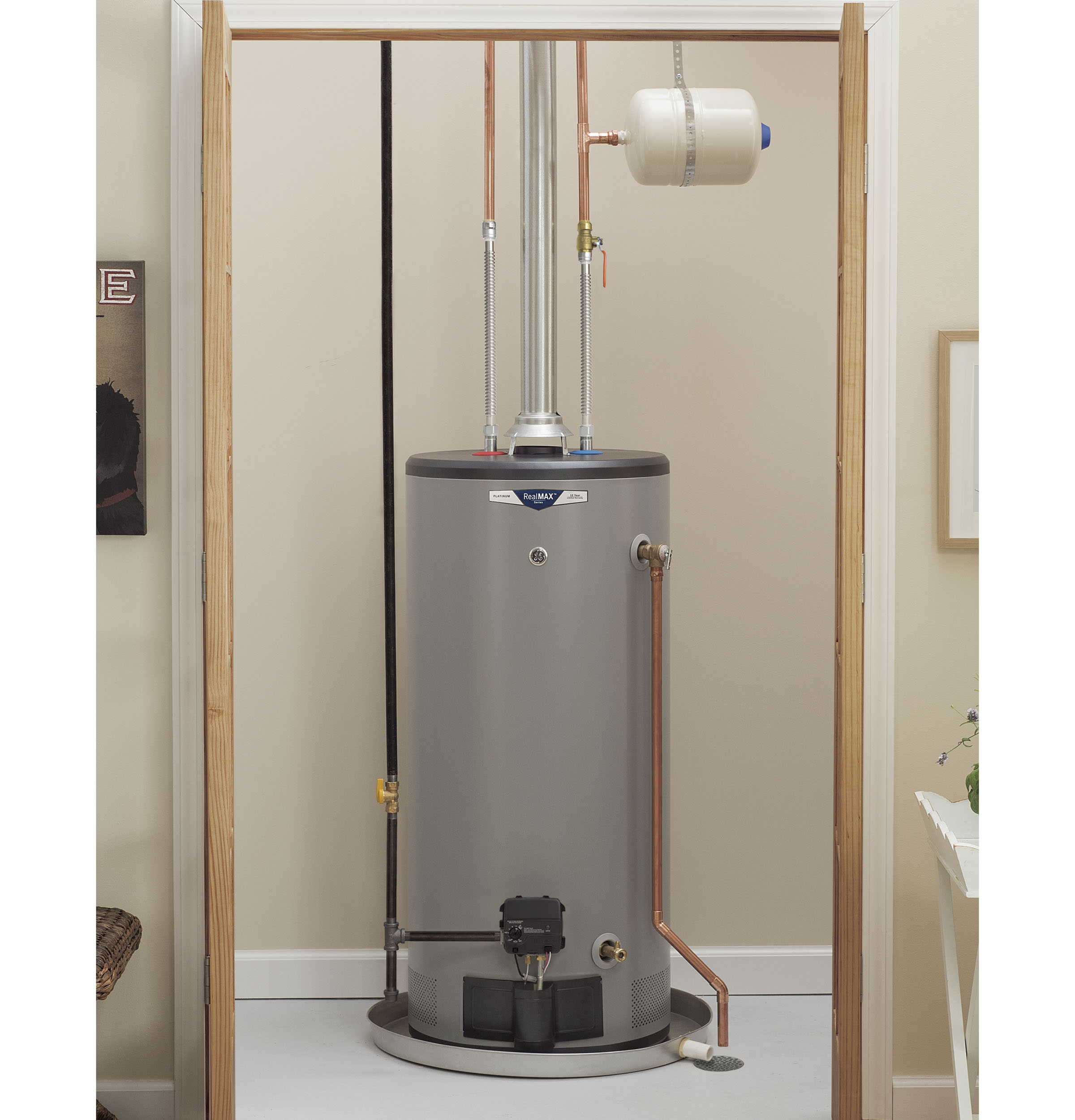 RealMAX Platinum 40-Gallon Short Natural Gas Atmospheric Water Heater view 3