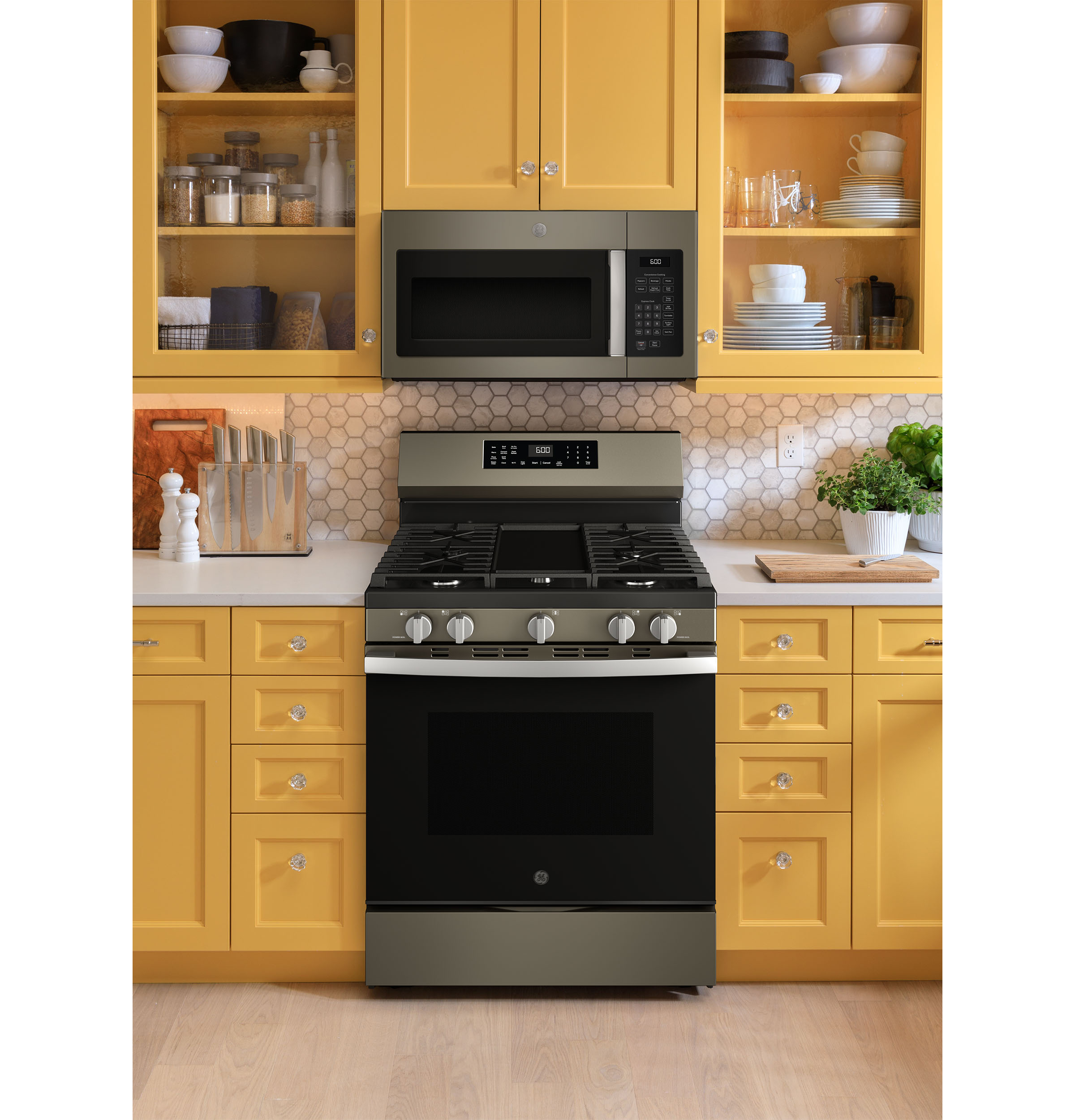 30" Free-Standing Gas Convection Range with No Preheat Air Fry and EasyWash Oven Tray view 24