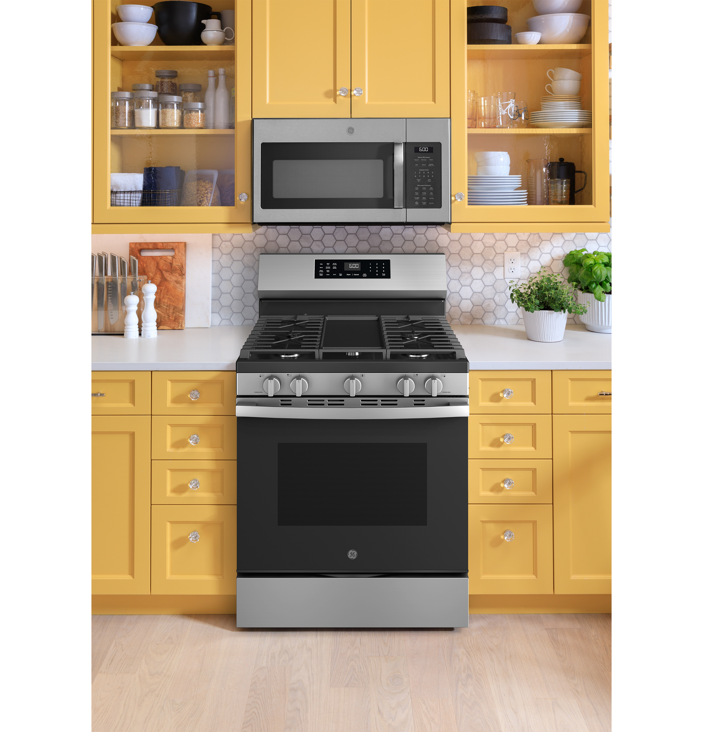 30" Free-Standing Gas Convection Range with No Preheat Air Fry and EasyWash Oven Tray view 24