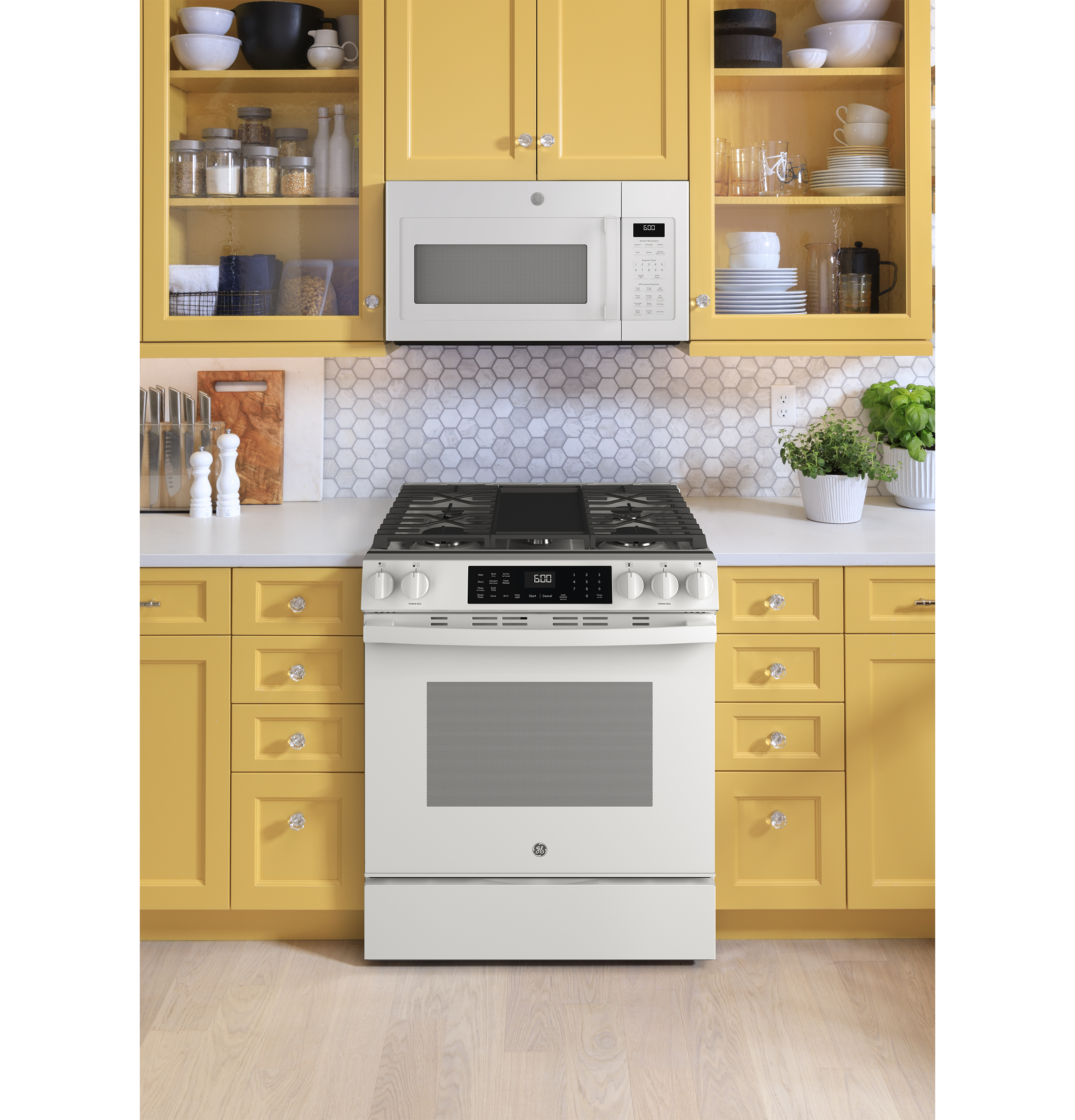 30" Slide-In Front-Control Convection Gas Range with No Preheat Air Fry and EasyWash Oven Tray view 24