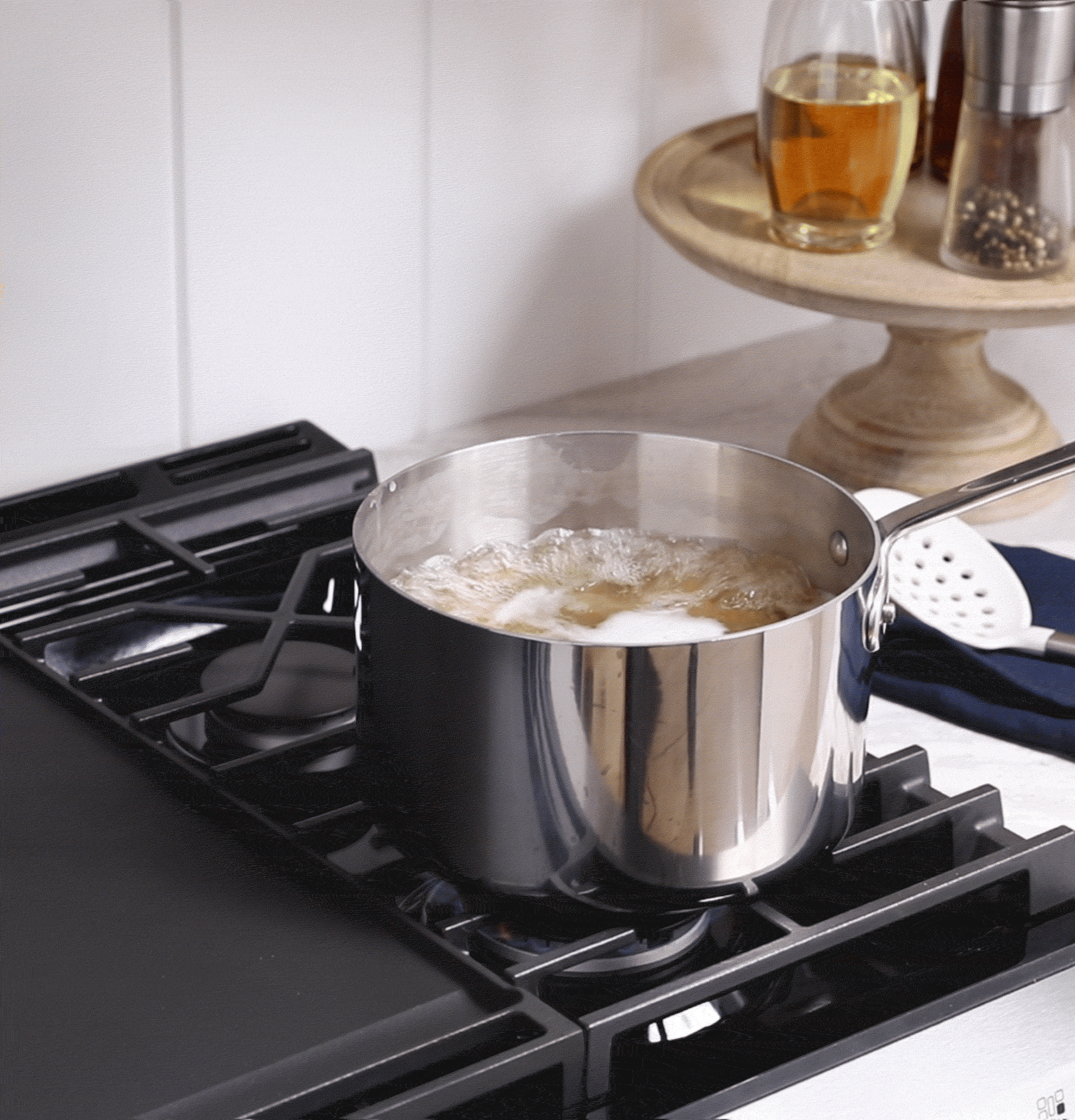 30" Slide-In Front-Control Convection Gas Range with No Preheat Air Fry and EasyWash Oven Tray view 9