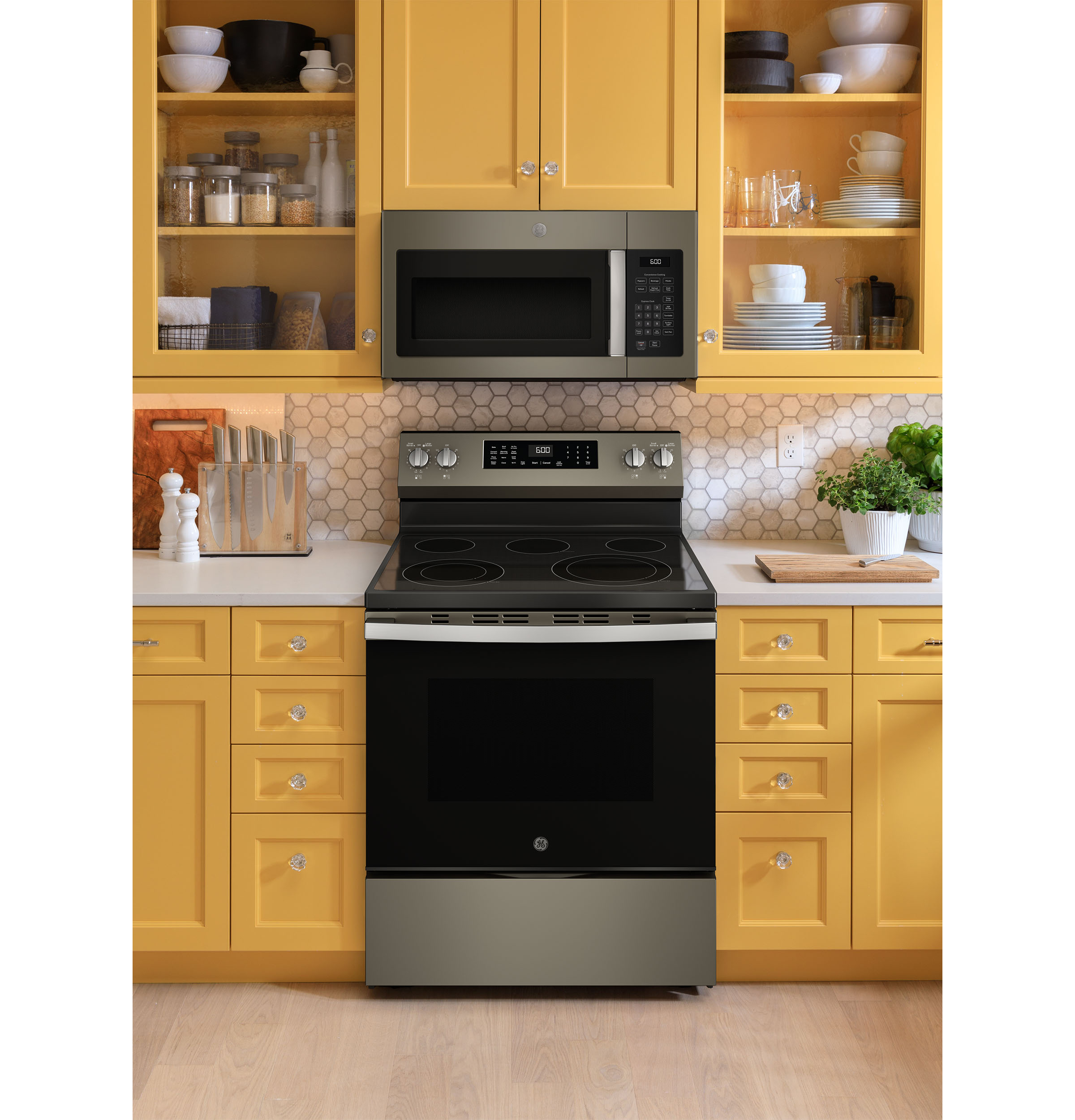 30" Free-Standing Electric Convection Range with No Preheat Air Fry and EasyWash Oven Tray view 24