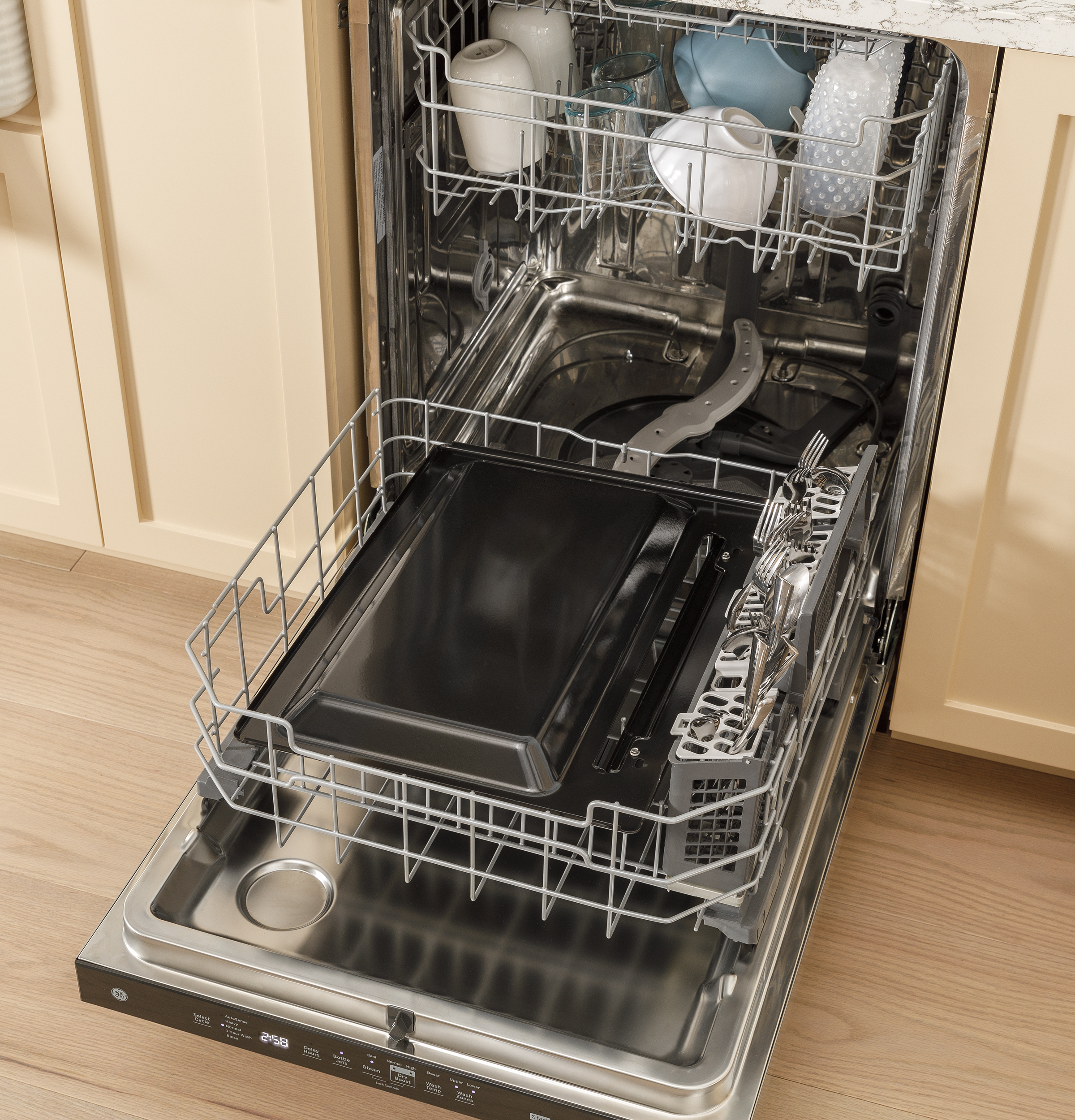 30" Free-Standing Electric Convection Range with No Preheat Air Fry and EasyWash Oven Tray view 30
